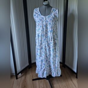 Vintage 80's,Sentiments,blue pinkwhite,front pockets,lace finishing, night dress